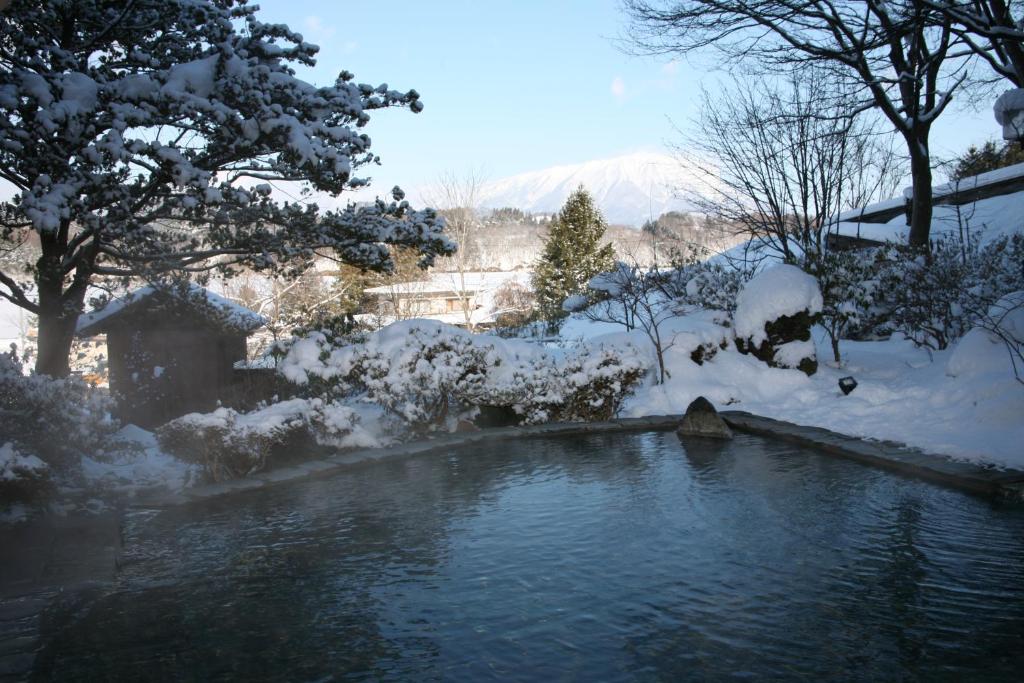 Hotel Taikan Outdoor Onsen Snow