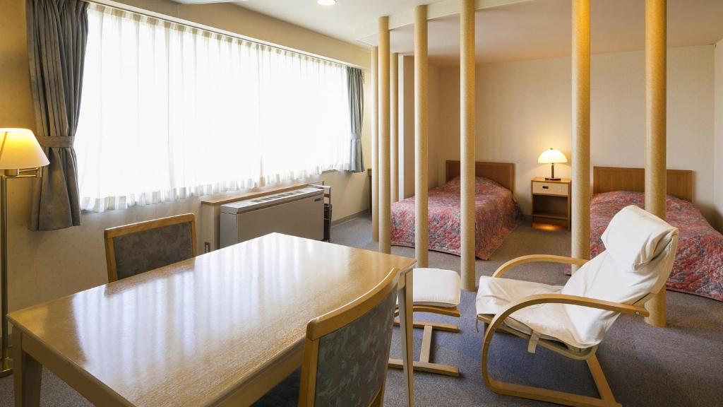 Hotel Taikan Room With Table And Beds