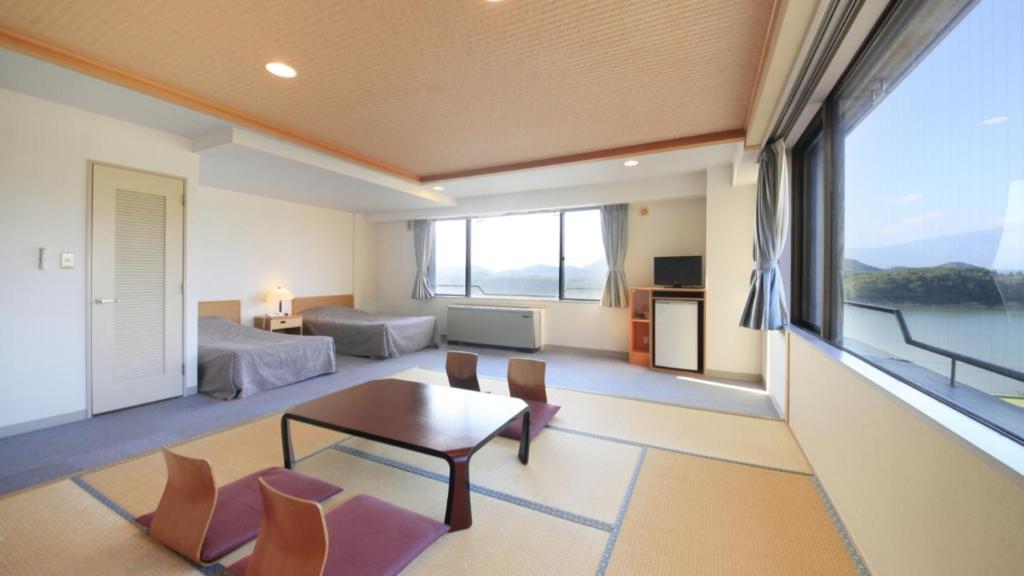 Hotel Taikan Tatami Room Lake View