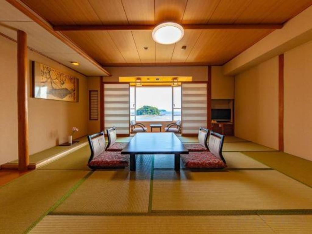 Hotel Takeshima Tatami Room Seating View