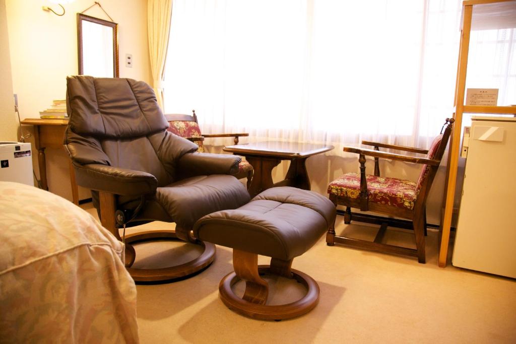 Hotel Tsuruya Modern Room Seating