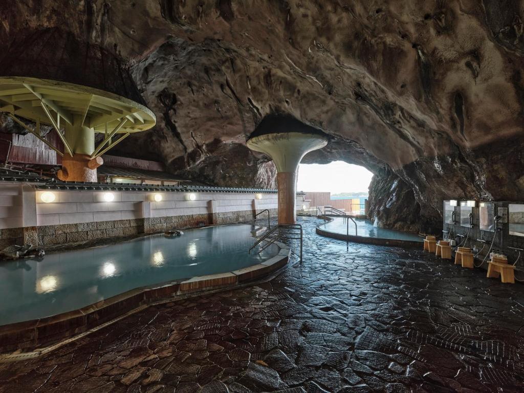 Hotel Urashima Cave Onsen