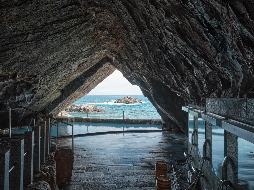 Hotel Urashima Cave Onsen View