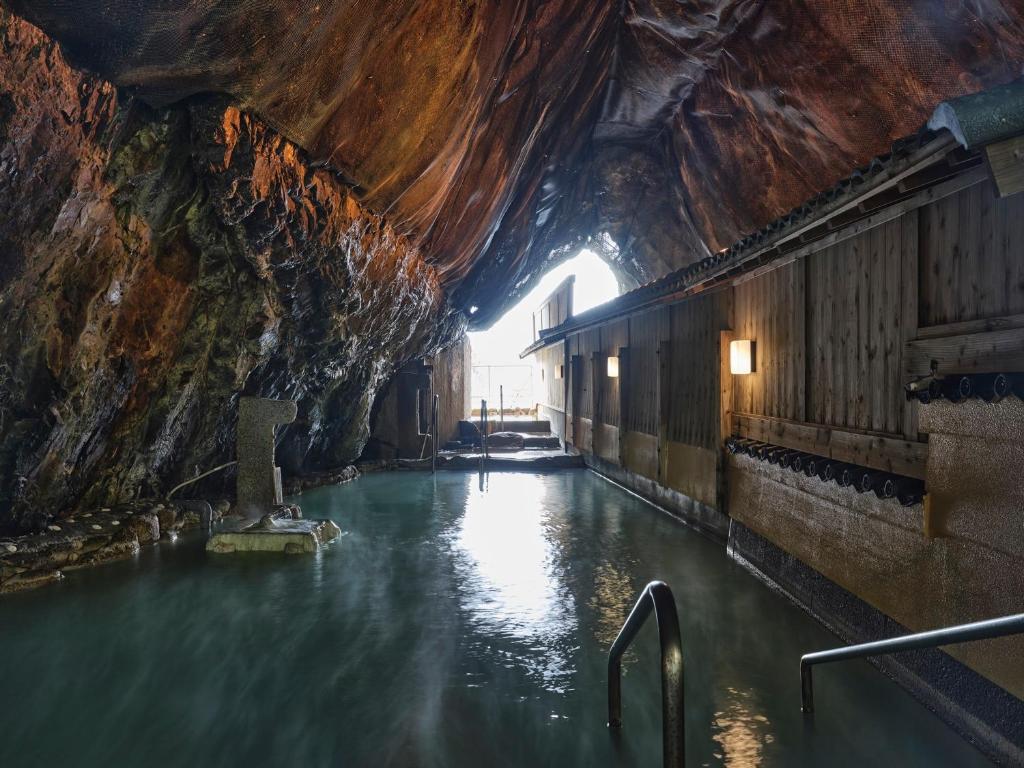 Hotel Urashima Onsen Cave Pool