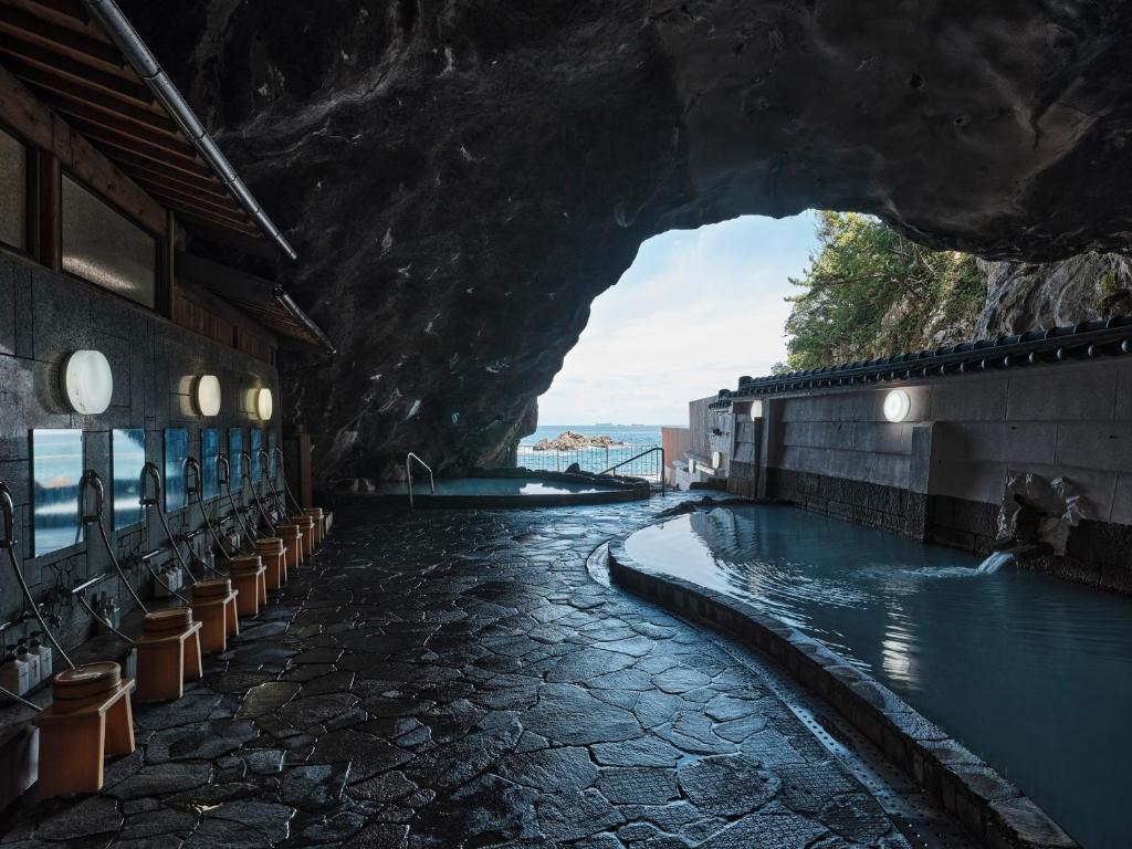 Hotel Urashima Onsen Cave