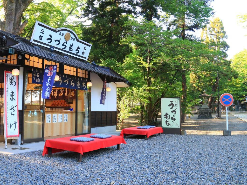 Hotel Uzuraya Exterior Benches