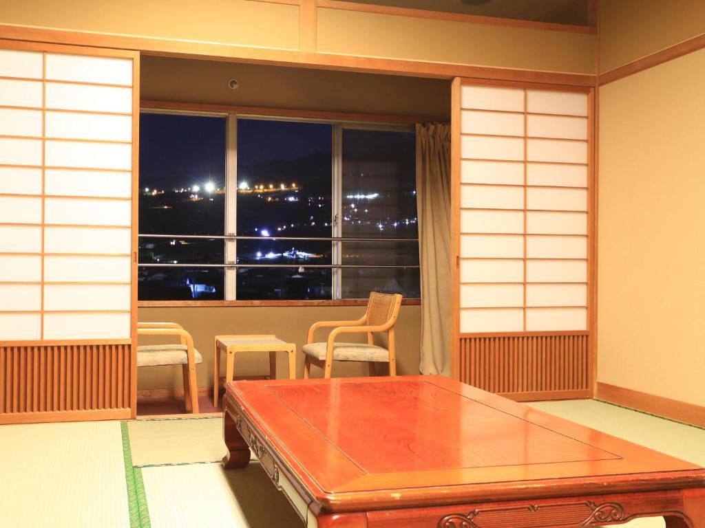 Hotel Uzuraya Tatami Room Night View