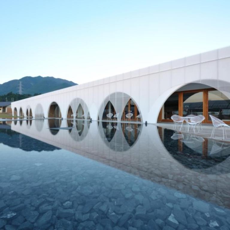 Hotel Yunomoto Water Feature Arches