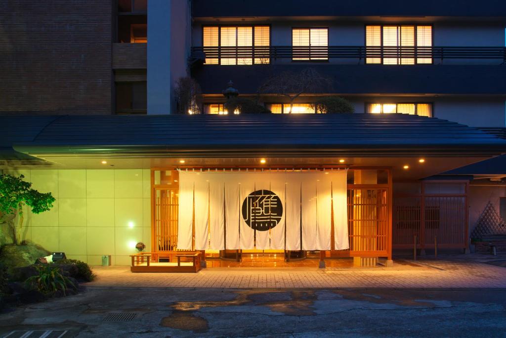 Hotel Zuiyo Entrance Evening