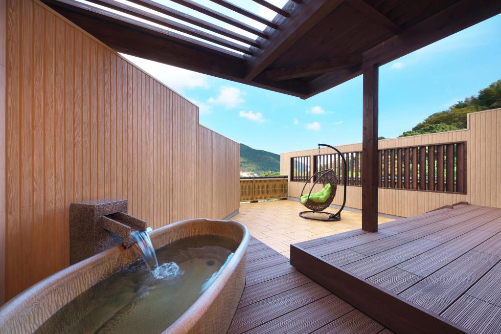 Hotel Zuiyo Outdoor Bath And Chair