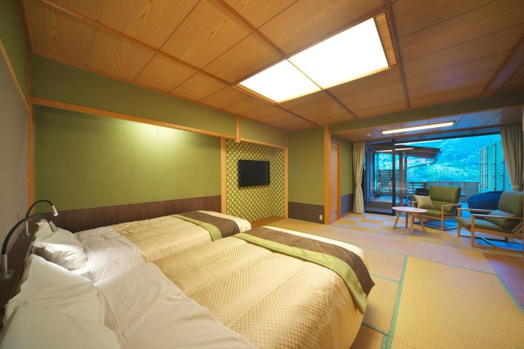 Hotel Zuiyo Tatami Room Balcony View