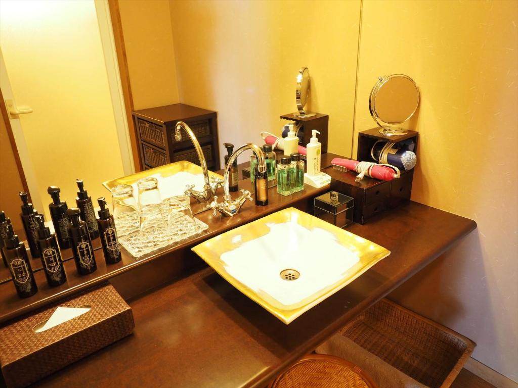 Hotelazuma Bathroom Vanity
