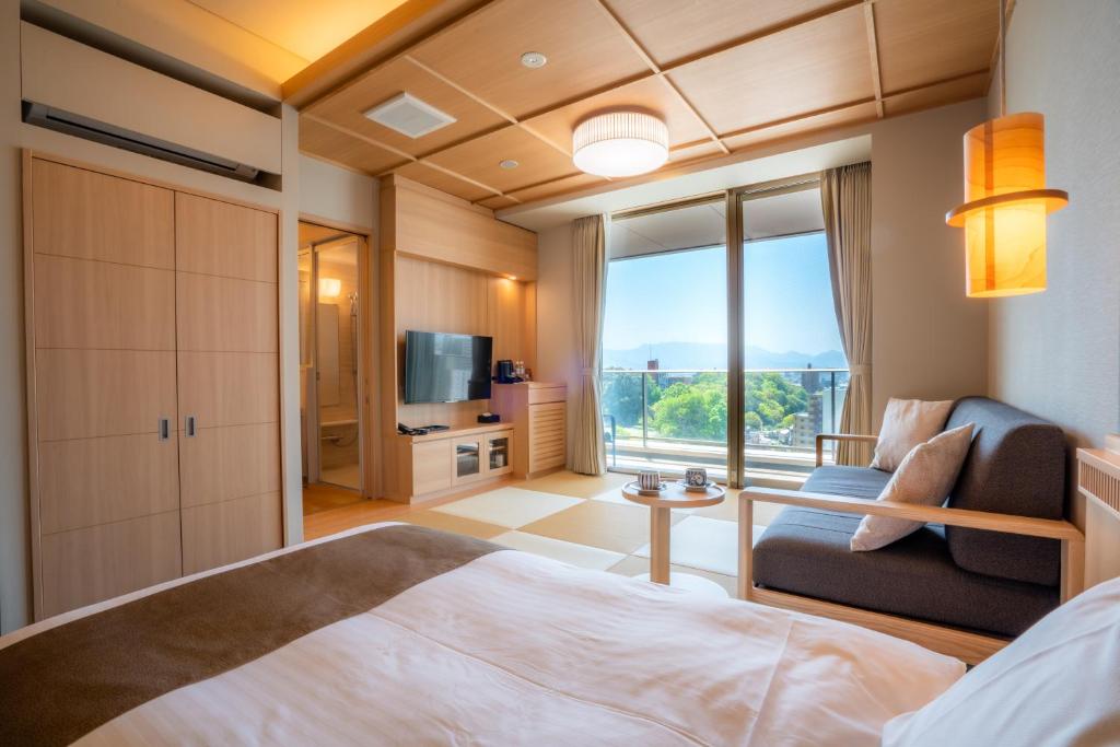 Hotelkowakuenharuka Modern Room