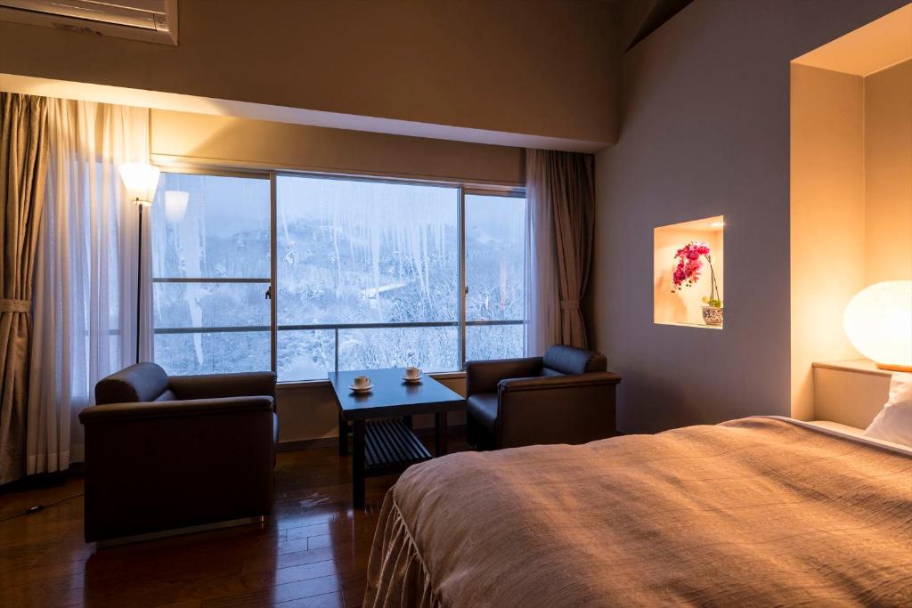 Hotellucenttakamiya Room Window View