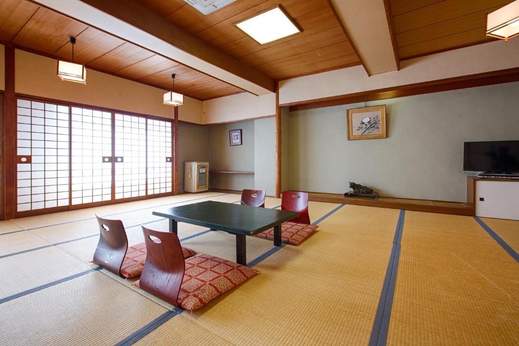 Hotelnewtsuruta Traditional Tatami Room