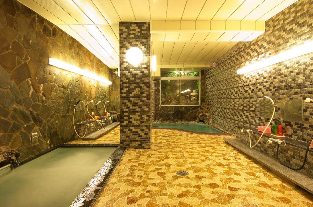 Hotelsanraku Onsen Bathroom