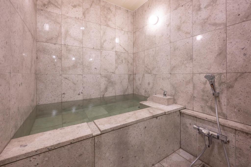 Hotelsekifu Stone Bathroom