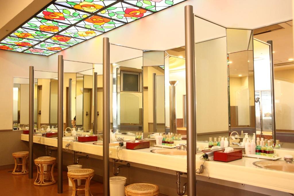 Hoteltowadaso Bathroom Vanity Area