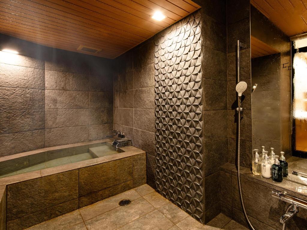Houshi Ryokan Onsen Bathroom