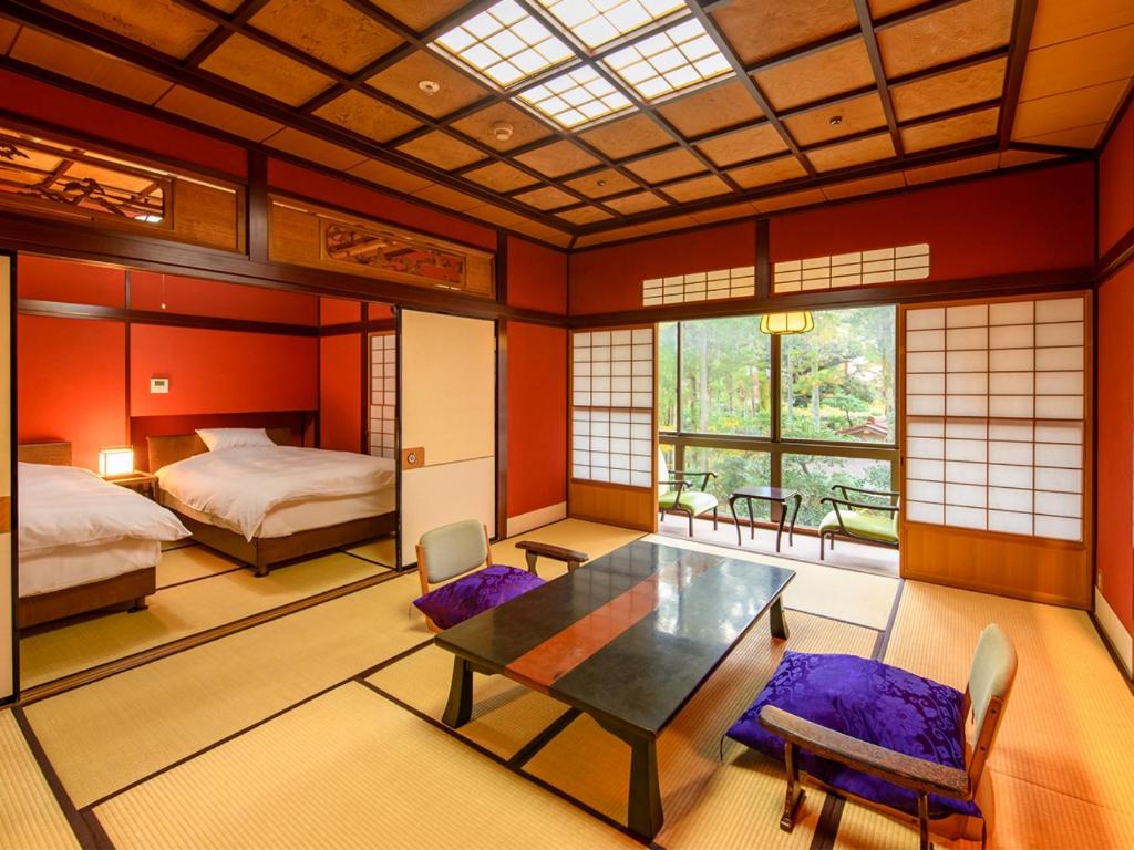 Houshi Ryokan Tatami Room Futon Garden View