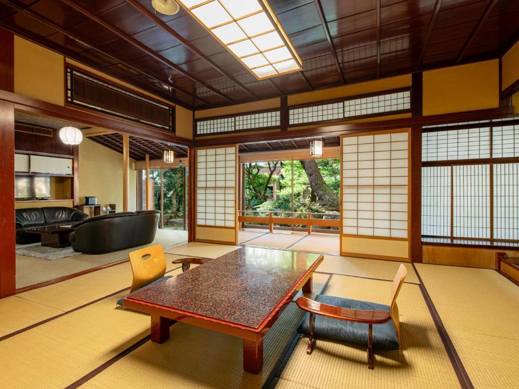 Houshi Ryokan Tatami Room Garden View