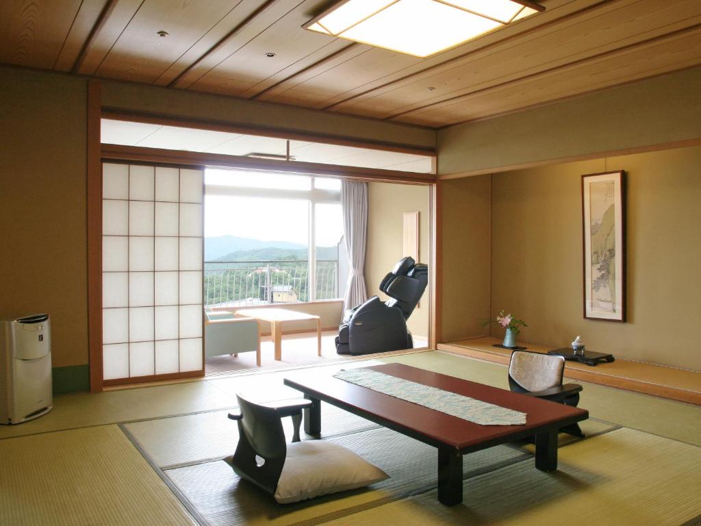 Hyoe Koyokaku Tatami Room Mountain View