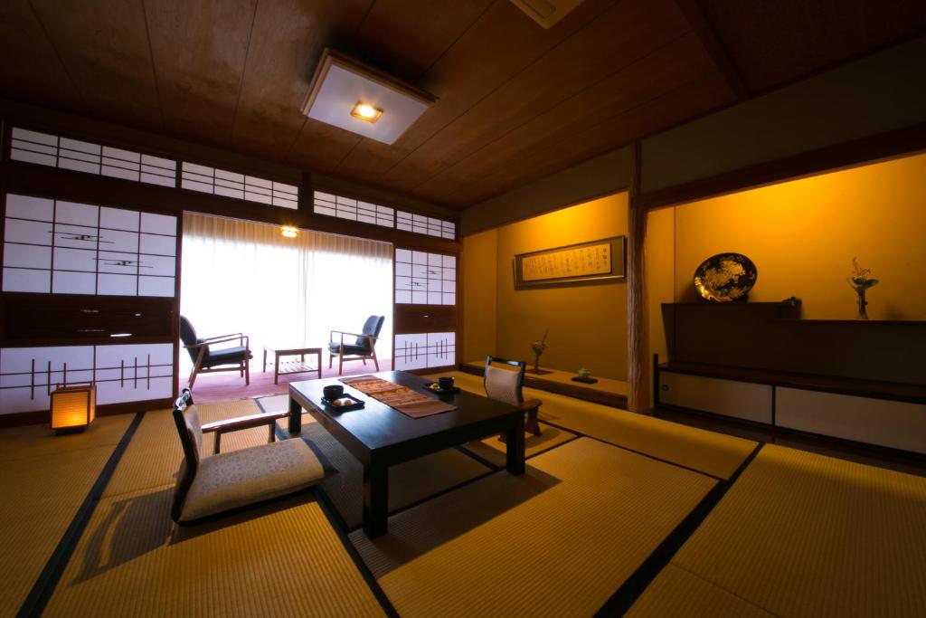 Ibusuki Shusui En Tatami Room Tea Table