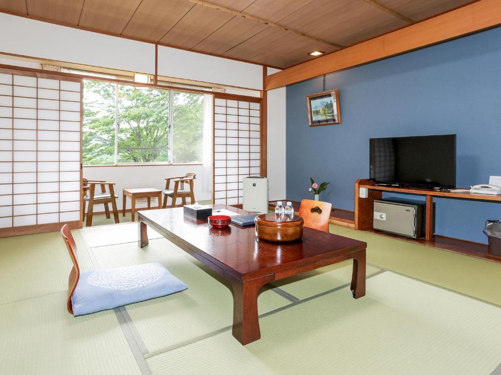 Ichinomata Onsen Grand Hotel Tatami Room Tea Table