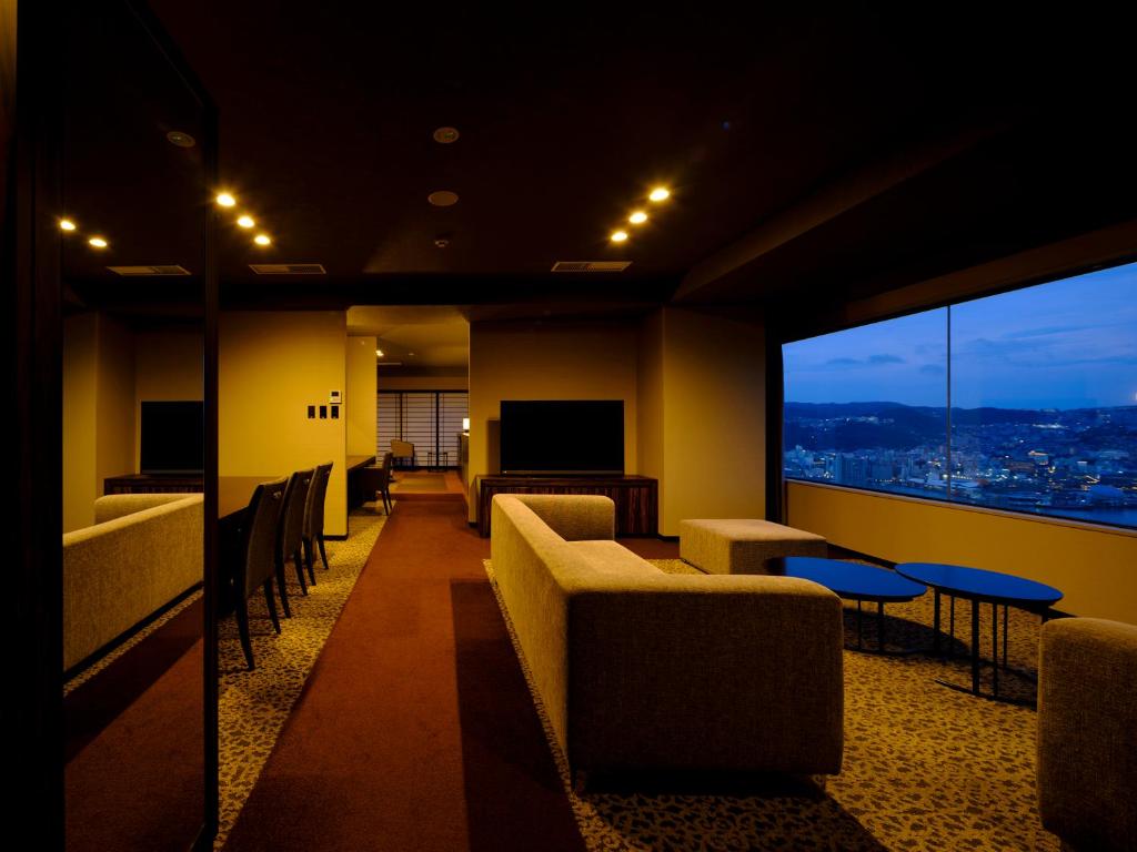 Inasayama Kanko Hotel Lounge View