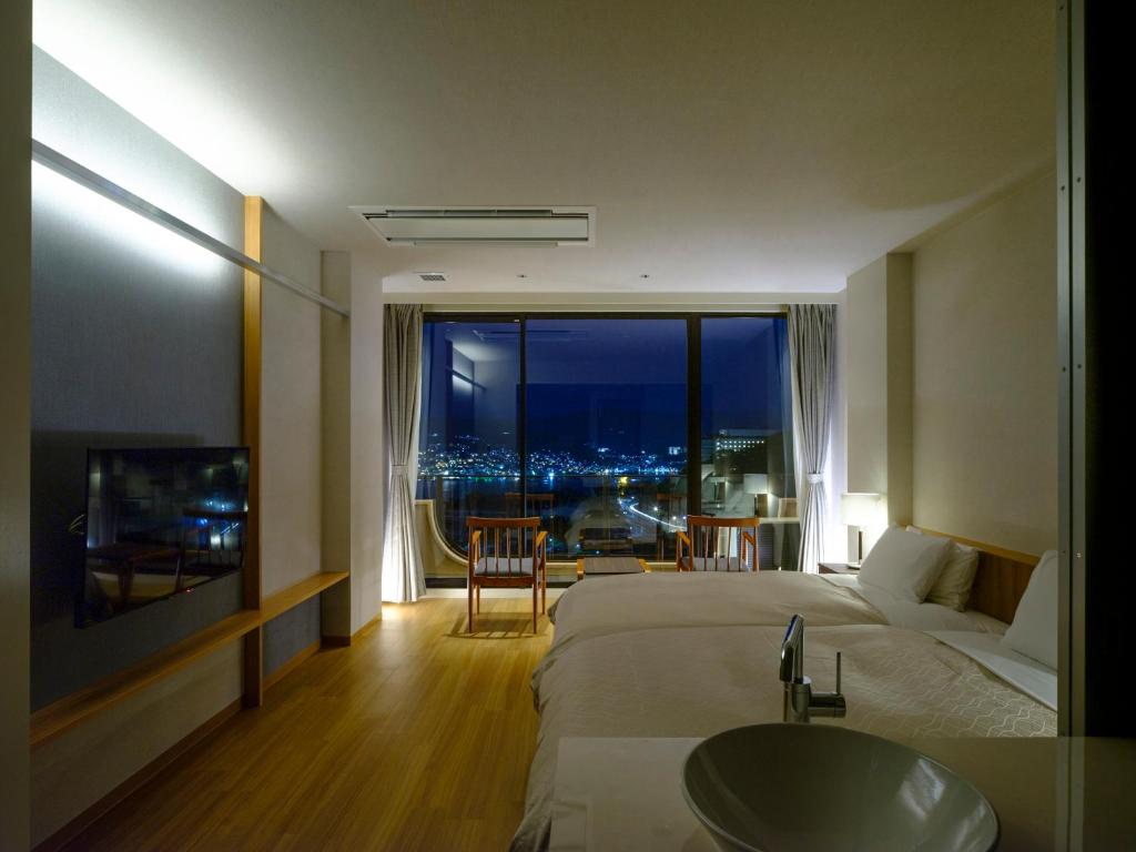 Inasayama Kanko Hotel Room Night View