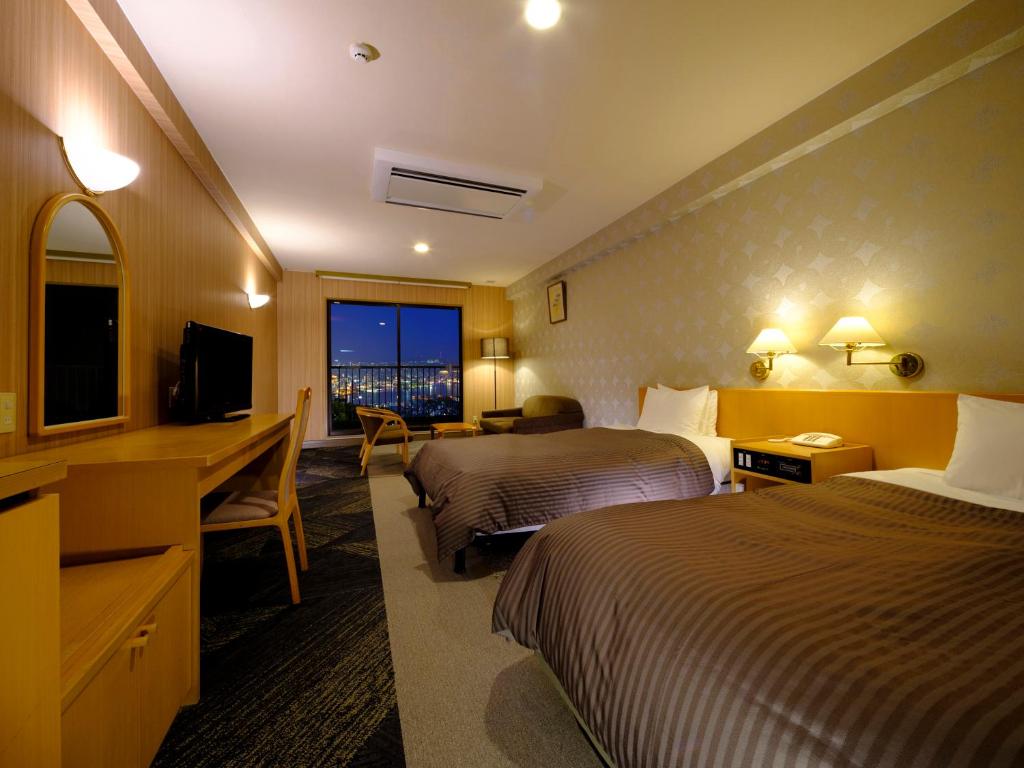 Inasayama Kanko Hotel Twin Room Night View