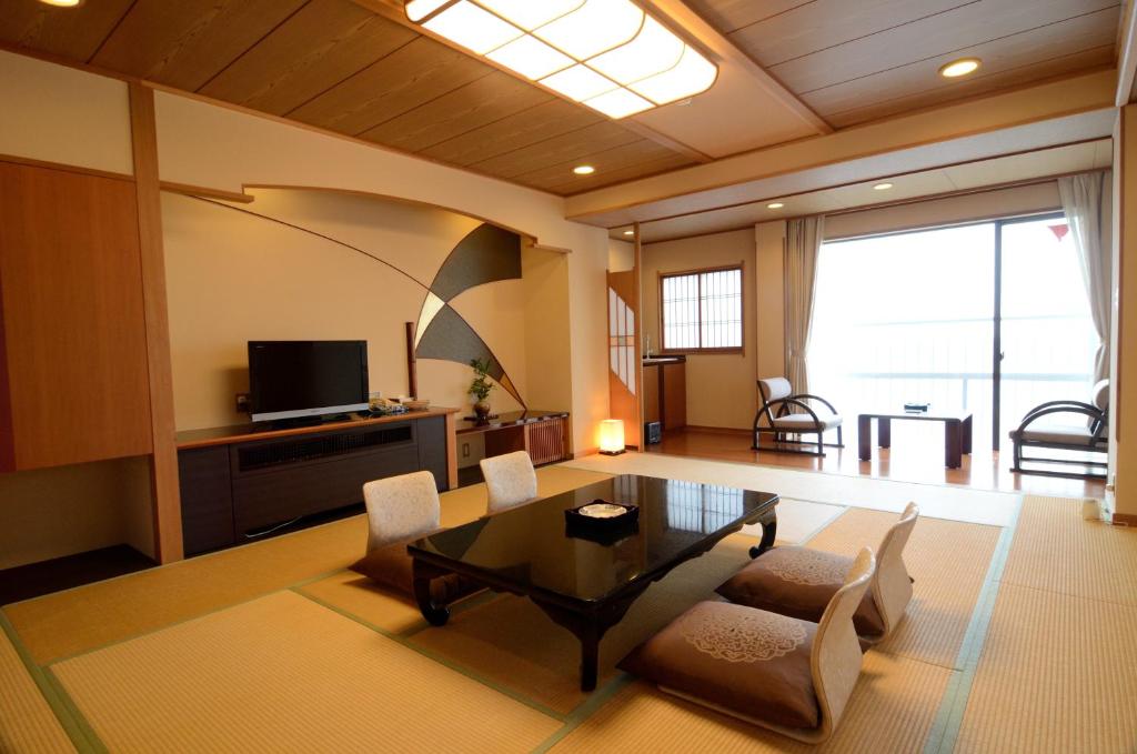 Inatori Tokai Hotel Yuen Tatami Room With Tea Table