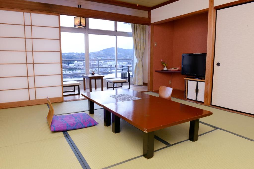 Internationalsightseeinghotelkishotei Tatamiroom Table View