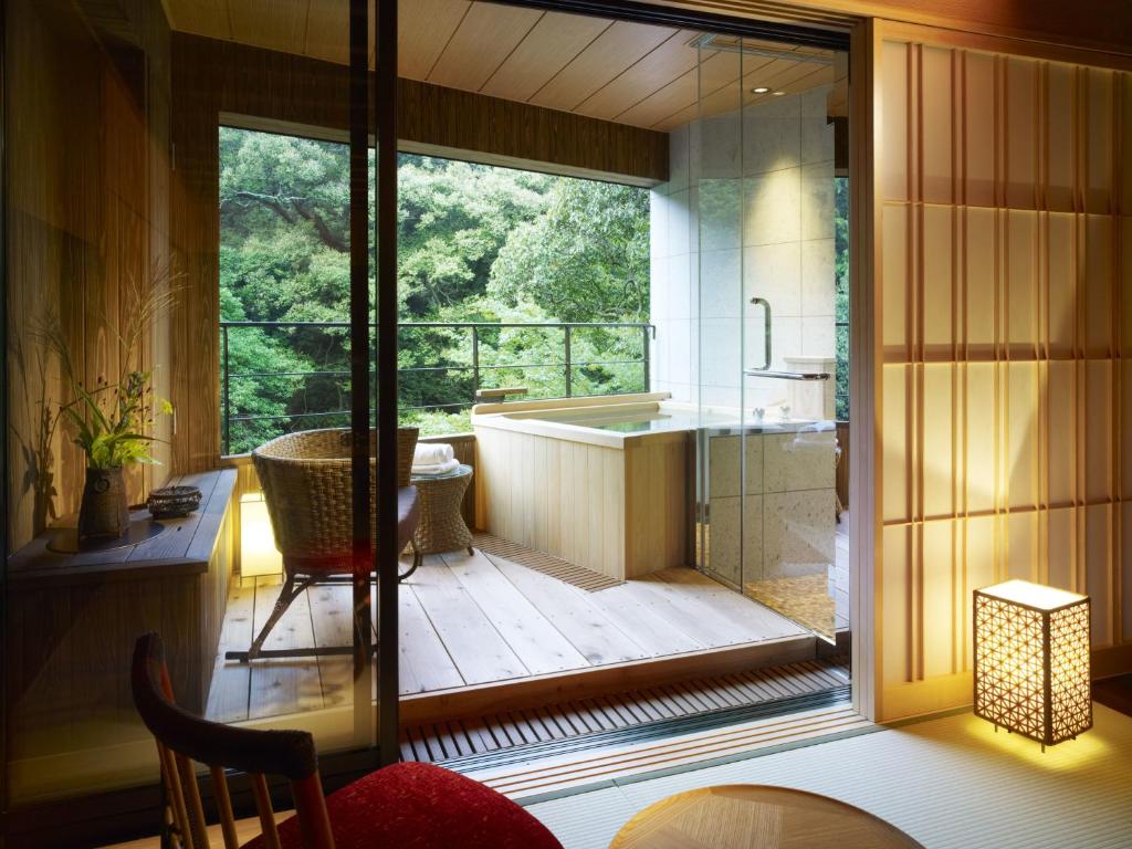 Inunakiyama Open Air Bath