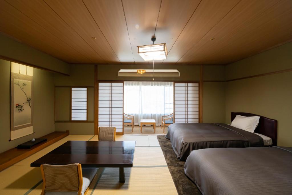 Isawa Tokiwa Hotel Tatami Room Beds Table