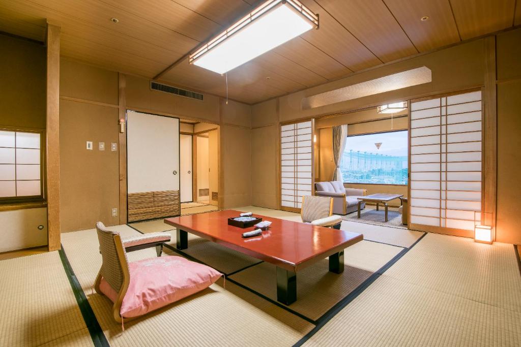 Isawa Tokiwa Hotel Tatami Room Sliding Screens