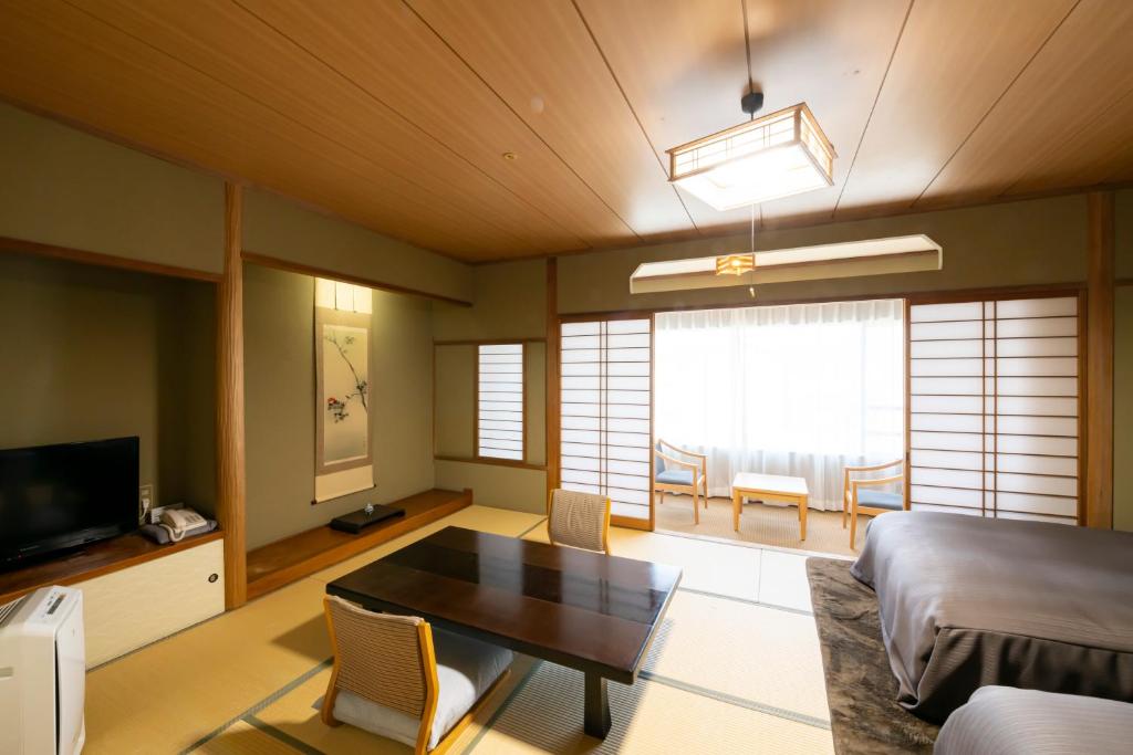 Isawa Tokiwa Hotel Tatami Room
