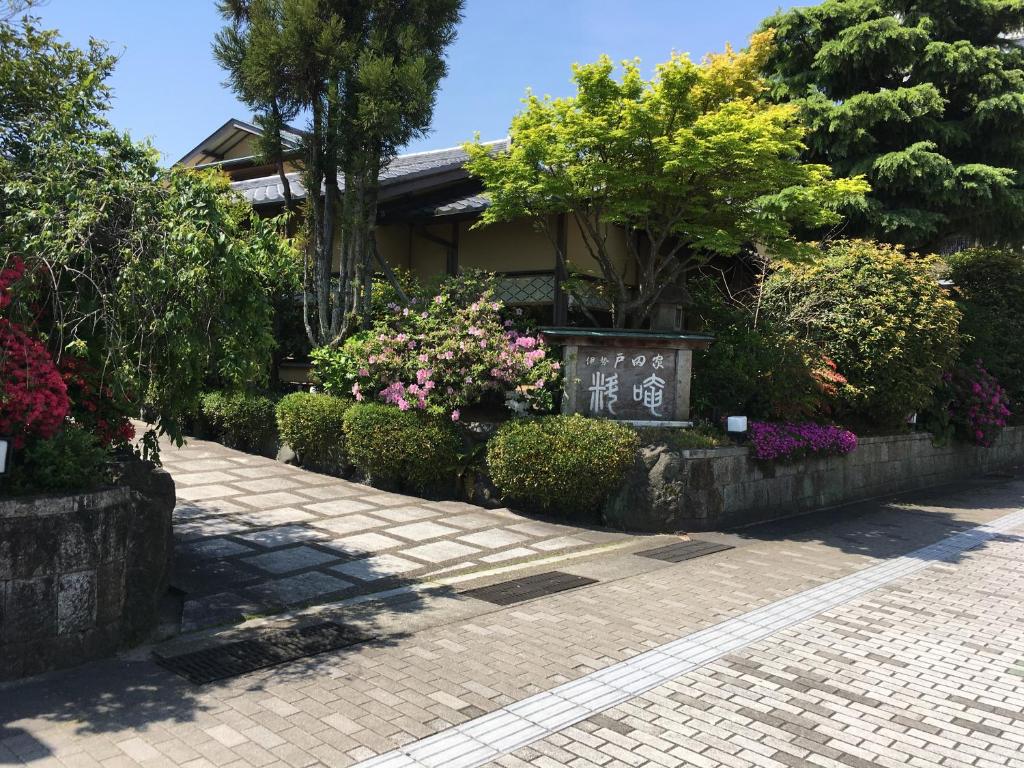Ise Todaya Ryoan Entrance Garden