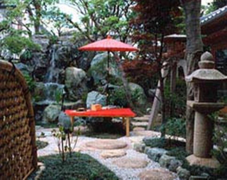 Ise Todaya Ryoan Garden Red Umbrella