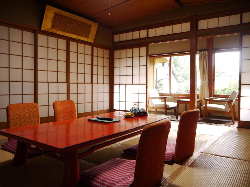 Itaniya Spa Tatami Room Tea Set