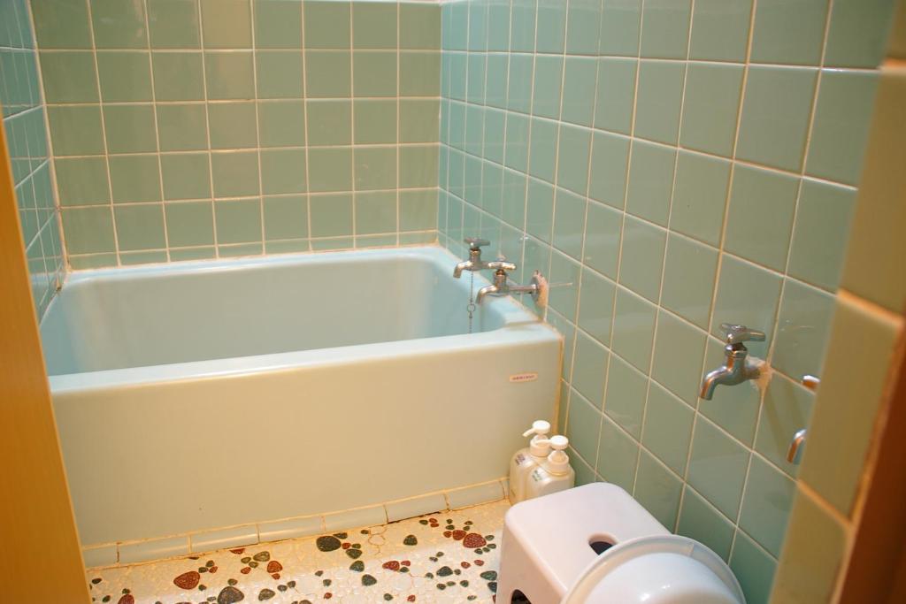 Itaniyaspa Bathroom Tiled Tub