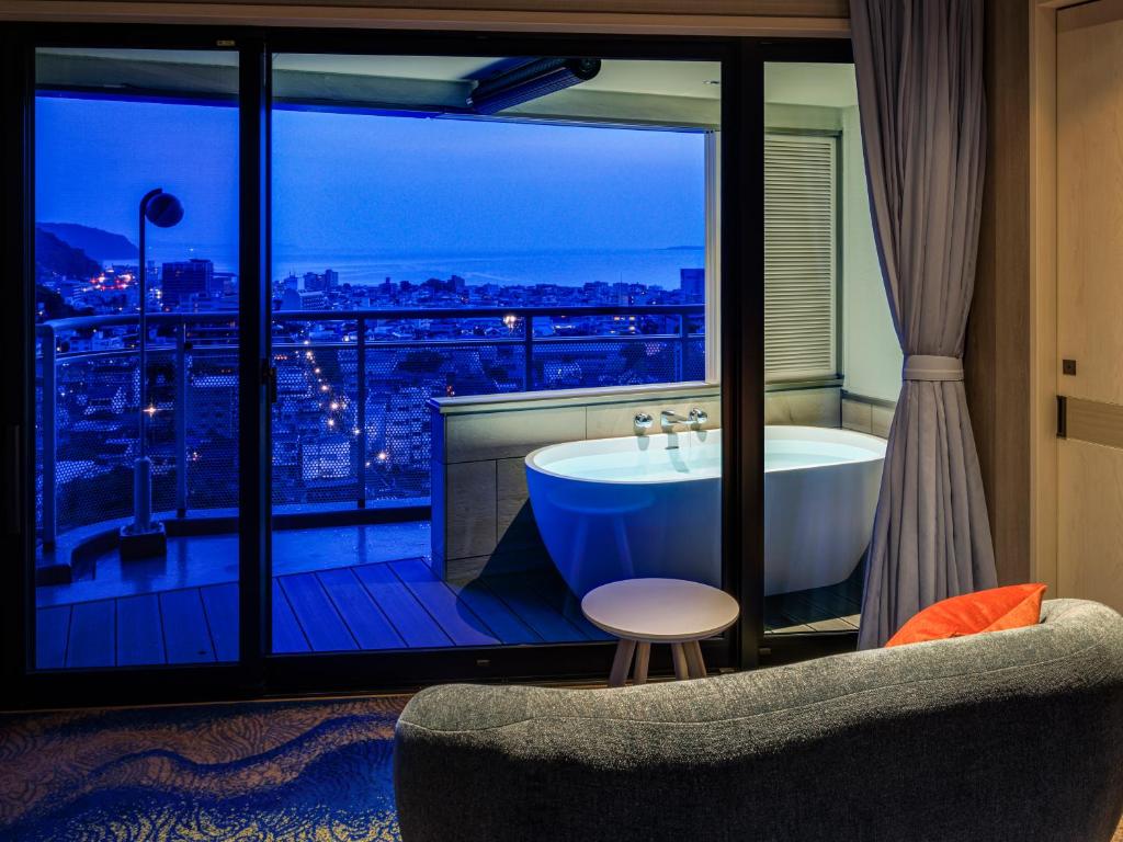 Ito Hotel Juraku Balcony Tub View