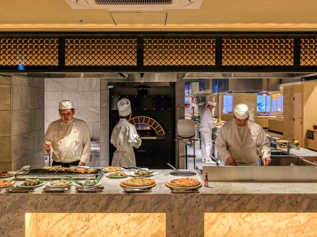 Itohoteljuraku Open Kitchen Chefs