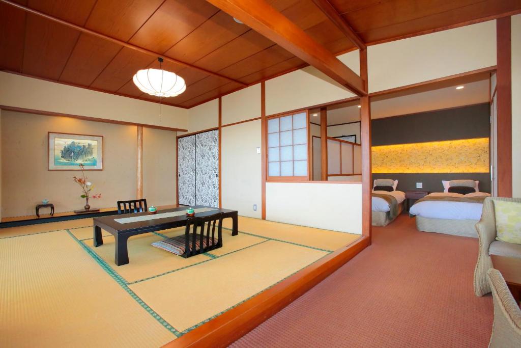 Itsuura Kanko Hotel Mix Tatami Western Room