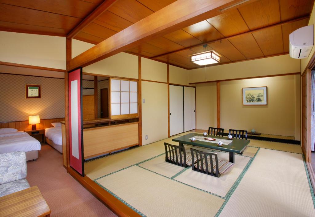 Itsuura Kanko Hotel Tatami Room And Bedroom