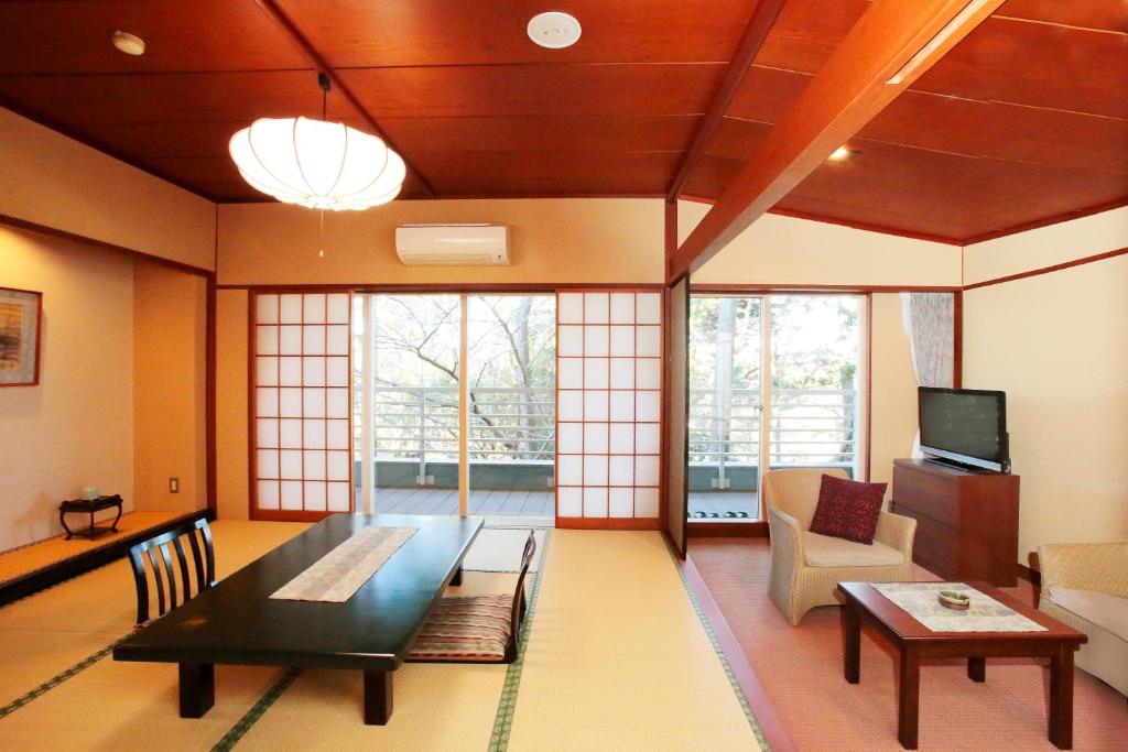 Itsuura Kanko Hotel Tatami Room Tea Table Chairs