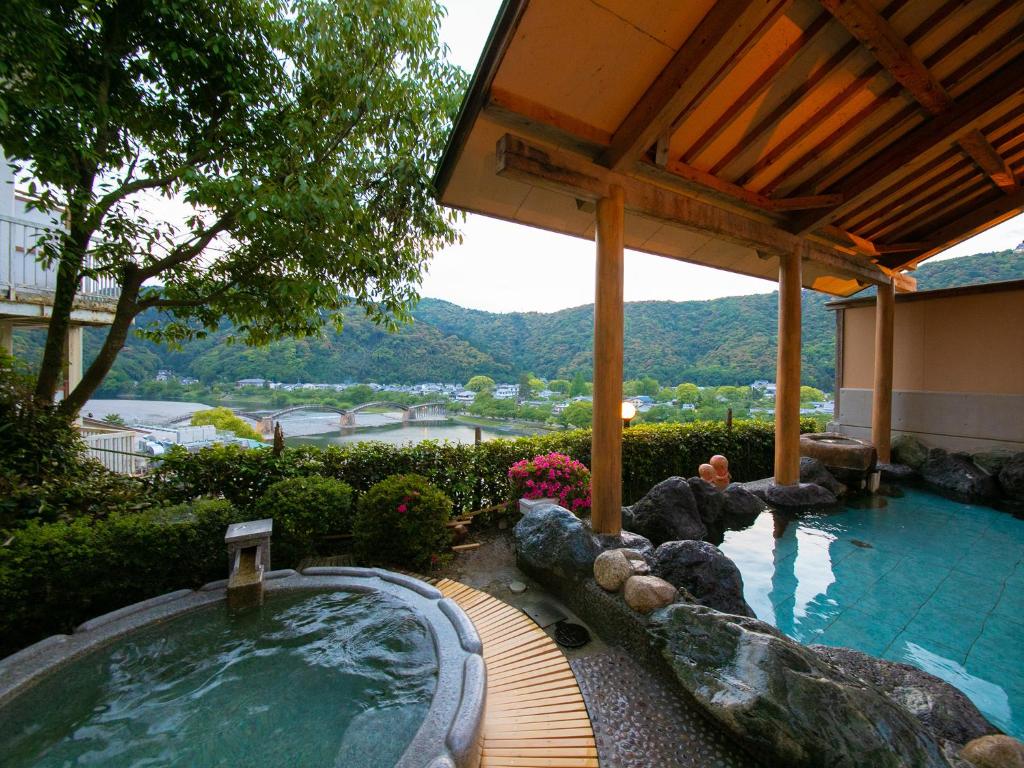 Iwakuni Kokusai Kanko Hotel Rooftop Onsen View