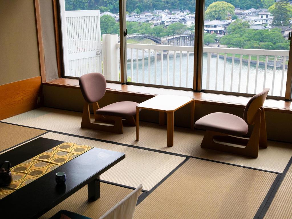 Iwakuni Kokusai Kanko Hotel Tatami Room River View
