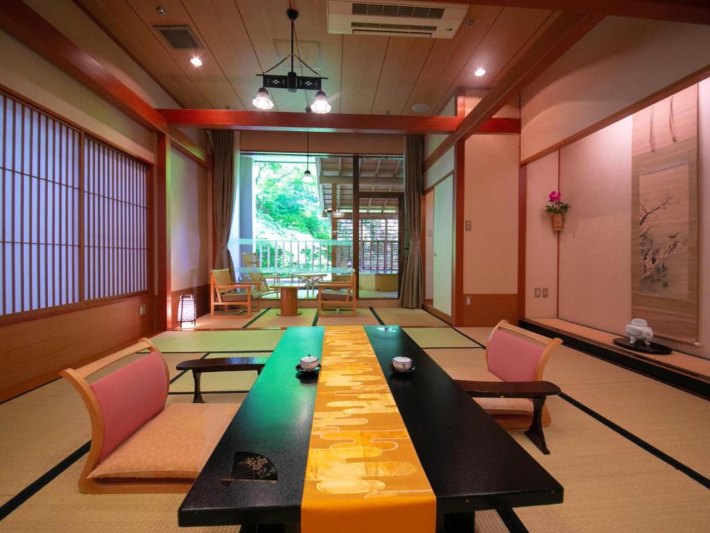 Iwakuni Kokusai Kanko Hotel Tatami Room Tea Table