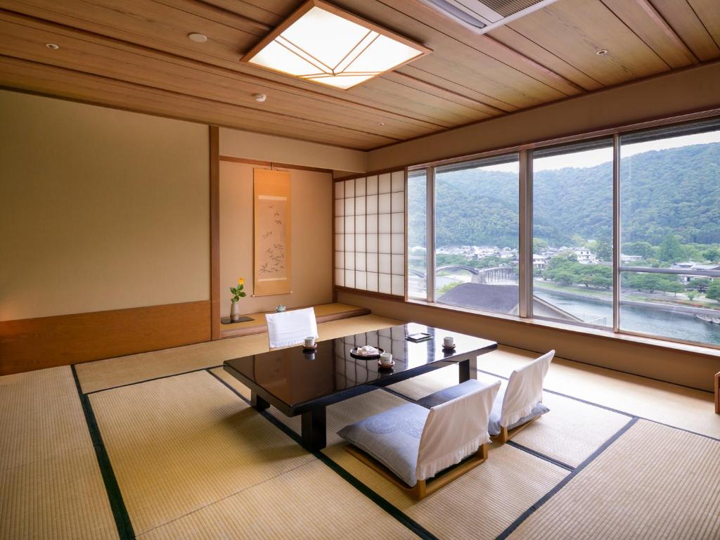 Iwakuni Kokusai Kanko Hotel Tatami Room View